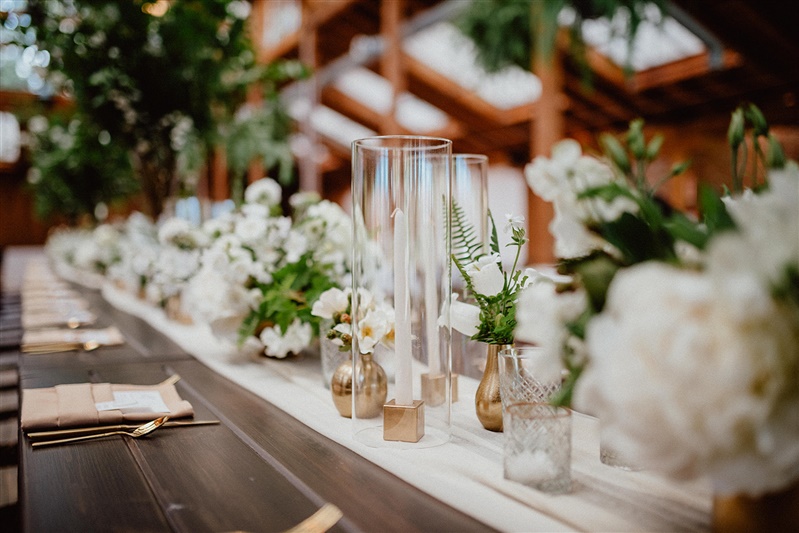 wedding reception details in champagne, white and green